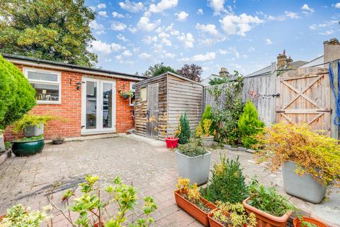1 Amberley Grove, Croydon, CR0 6ND