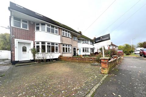 4 bedroom semi-detached house to rent, Pavilion Way, Ruislip HA4