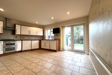 4 bedroom semi-detached house to rent, Pavilion Way, Ruislip HA4
