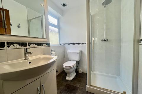 4 bedroom semi-detached house to rent, Pavilion Way, Ruislip HA4