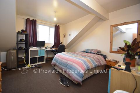 4 bedroom terraced house to rent, Hessle Mount, Hyde Park LS6