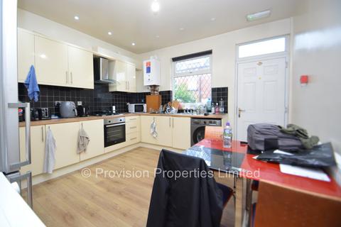 4 bedroom terraced house to rent, Hessle Mount, Hyde Park LS6