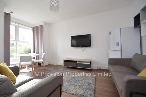 5 bedroom terraced house to rent - St Anns Mount, Burley LS4
