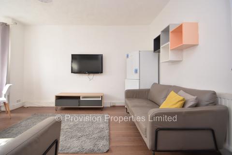 5 bedroom terraced house to rent, St Anns Mount, Burley LS4