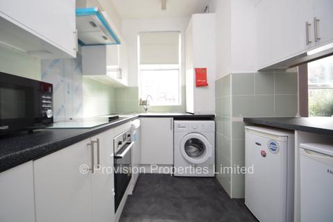 5 bedroom terraced house to rent, St Anns Mount, Burley LS4