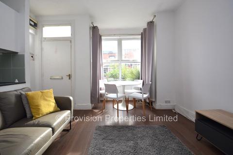 5 bedroom terraced house to rent, St Anns Mount, Burley LS4