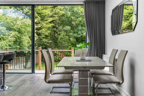 20 Elmbridge Avenue, Surbiton, KT5 9EX