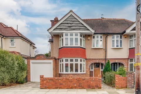 25 Ryecroft Avenue, Twickenham, TW2 6HH