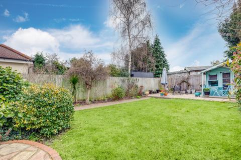 25 Ryecroft Avenue, Twickenham, TW2 6HH