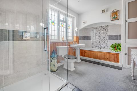 25 Ryecroft Avenue, Twickenham, TW2 6HH