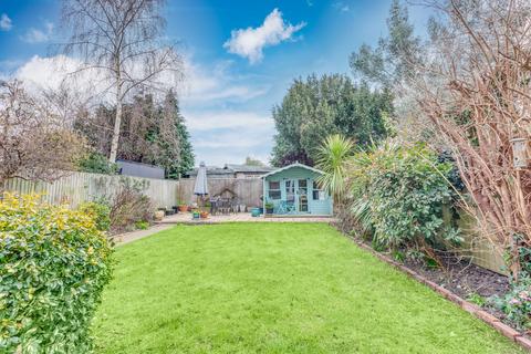 25 Ryecroft Avenue, Twickenham, TW2 6HH