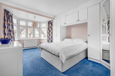 25 Ryecroft Avenue, Twickenham, TW2 6HH