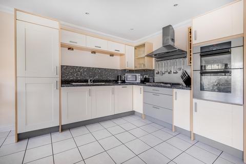 32 Cavendish Walk, Epsom, KT19 8AP