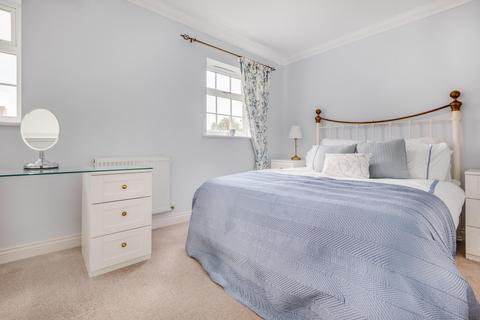 32 Cavendish Walk, Epsom, KT19 8AP