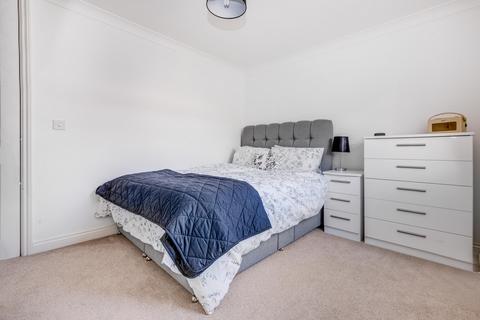 32 Cavendish Walk, Epsom, KT19 8AP
