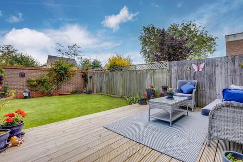32 Cavendish Walk, Epsom, KT19 8AP