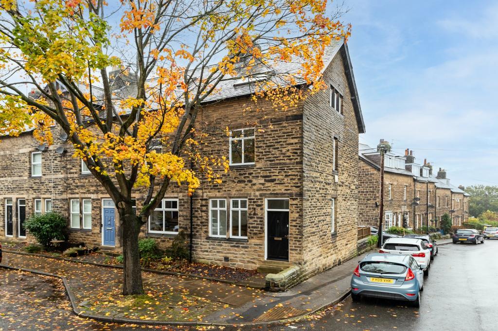 Bank Parade, Otley, West Yorkshire, LS21 3 bed end of terrace house for