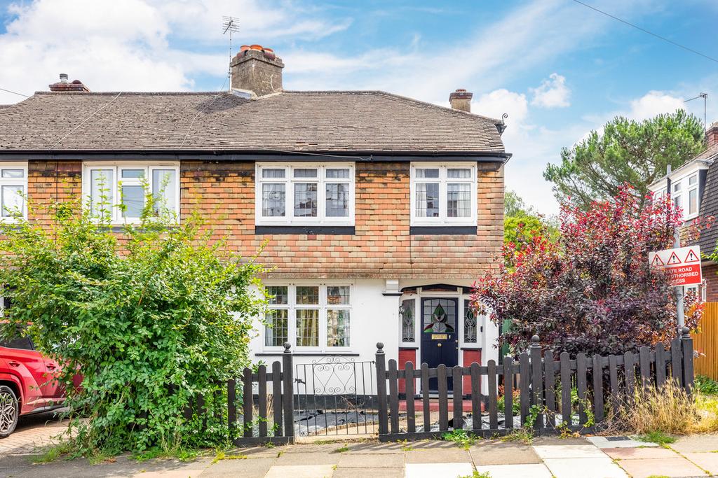 Rose Walk, Surbiton, KT5 3 bed end of terrace house for sale £525,000