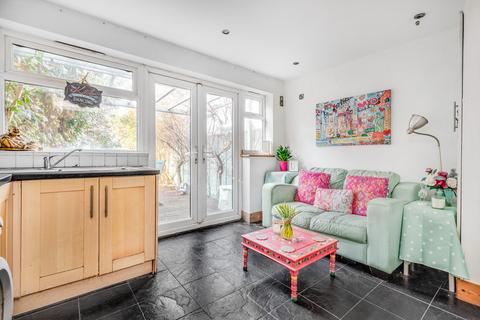 39 Queens Road, New Malden, KT3 6BY