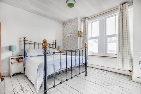 39 Queens Road, New Malden, KT3 6BY