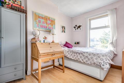 39 Queens Road, New Malden, KT3 6BY