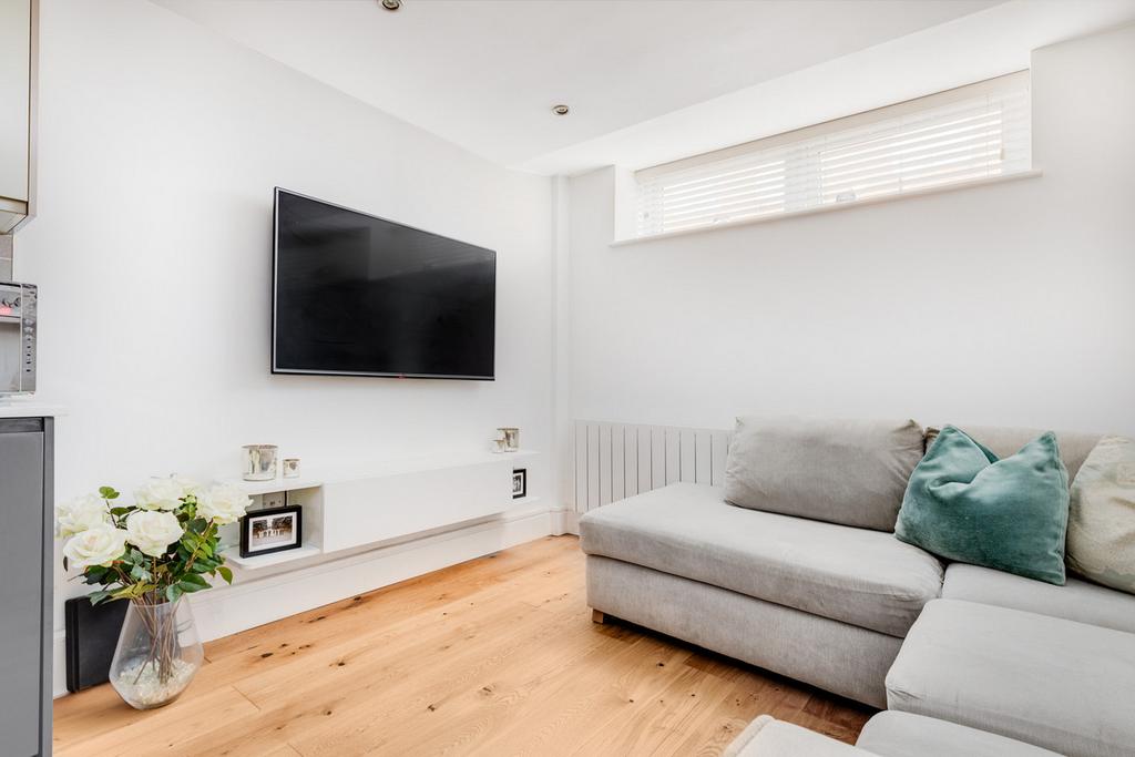 Upper Mulgrave Road, Sutton, SM2 2 bed flat for sale £260,000