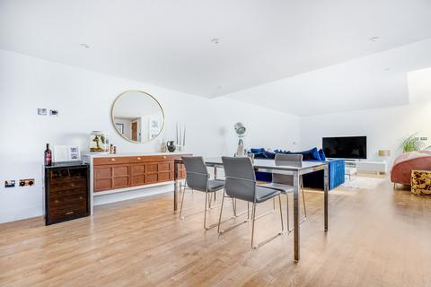 Flat E, Guildford House, 41 Alpha Road, Surbiton, KT5 8BF