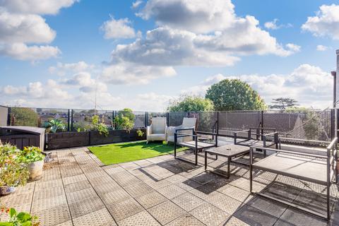 Flat E, Guildford House, 41 Alpha Road, Surbiton, KT5 8BF