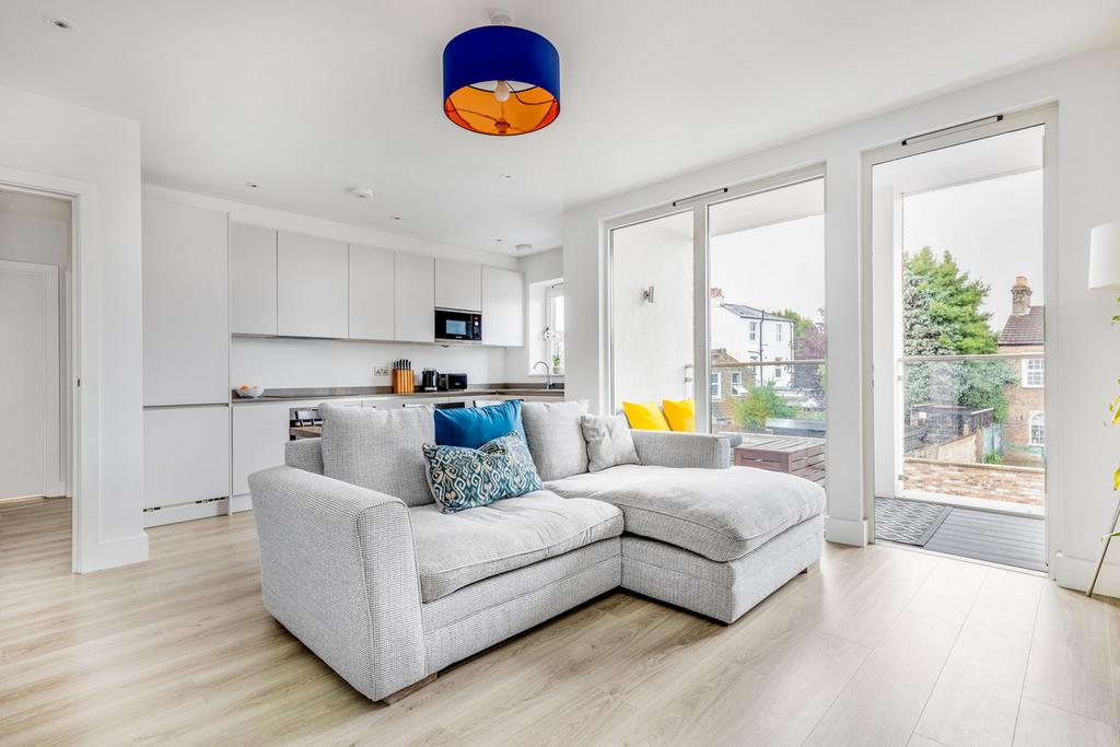 Quicks Road, London, SW19 1 bed flat for sale £450,000