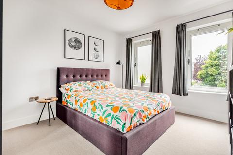 Flat 3, 3 Quicks Road, London, SW19 1EZ
