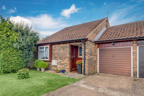 1 Crispin Close, Ashtead, KT21 1LG