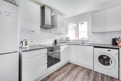 1 Crispin Close, Ashtead, KT21 1LG