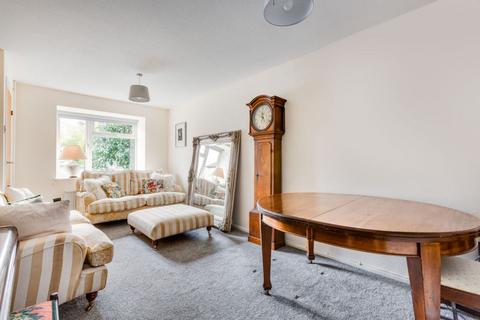 1 Crispin Close, Ashtead, KT21 1LG