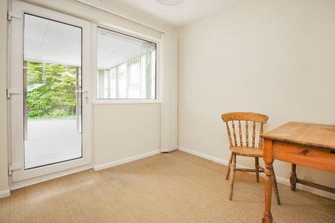1 Crispin Close, Ashtead, KT21 1LG