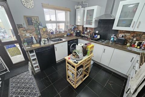 3 bedroom semi-detached house for sale, Sandringham Close, Brackley