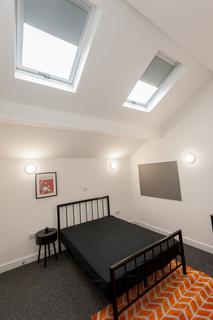 6 bedroom terraced house to rent, Broad Street, Salford