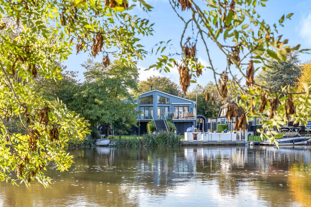 Laleham Reach, Chertsey 3 bed detached house for sale £1,499,000