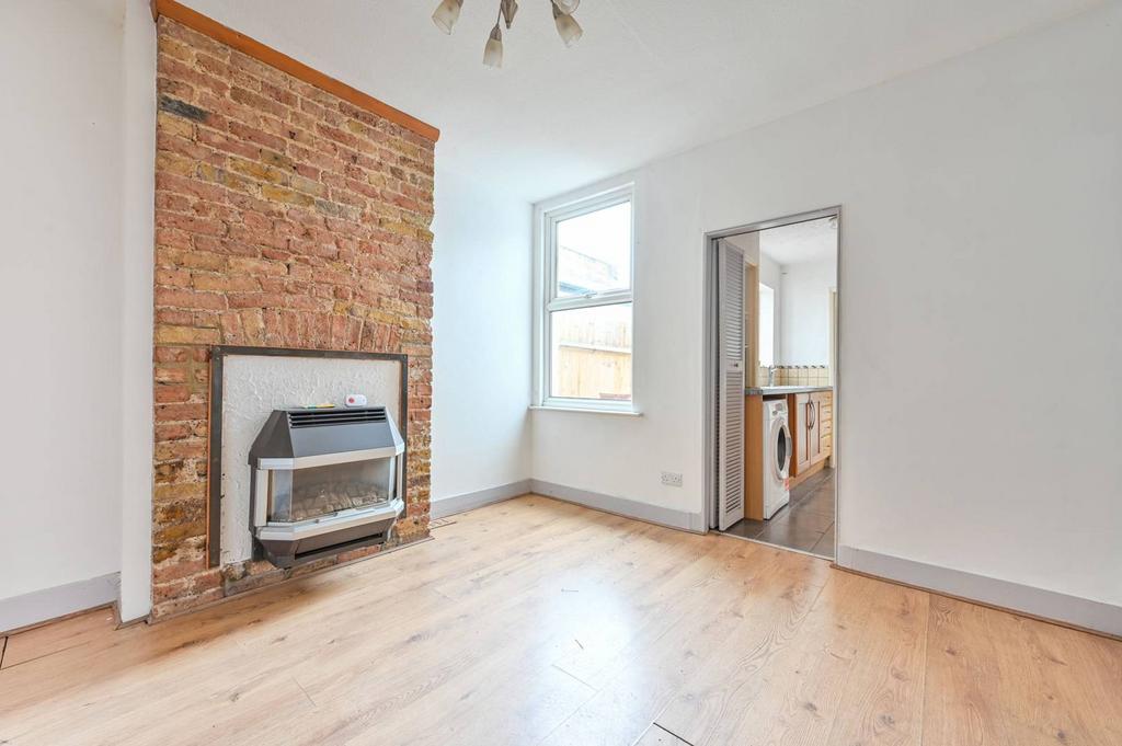 ACRE ROAD, KINGSTON UPON THAMES... 2 bed semidetached house £2,150