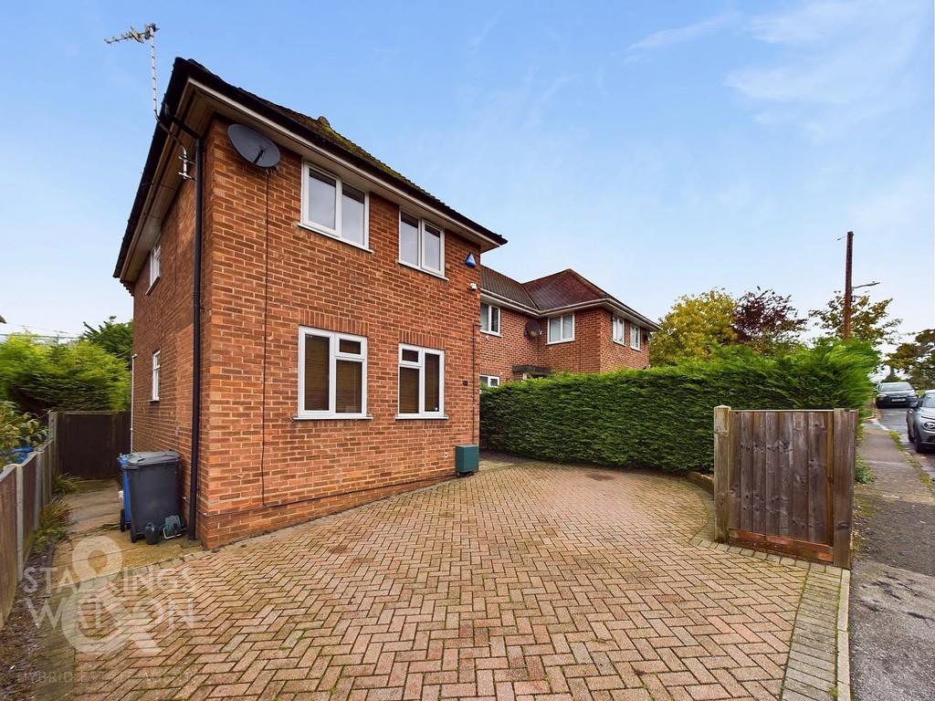 Hillside Road West, Bungay 3 bed semidetached house for sale £250,000