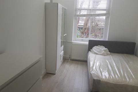 2 bedroom flat to rent, Cambridge Gardens, London W10