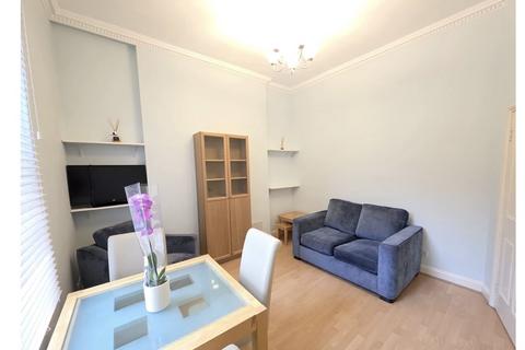 2 bedroom flat to rent, Cambridge Gardens, London W10