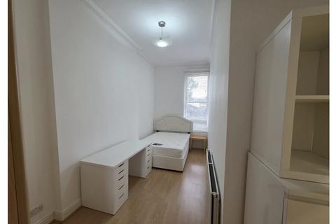 2 bedroom flat to rent, Cambridge Gardens, London W10