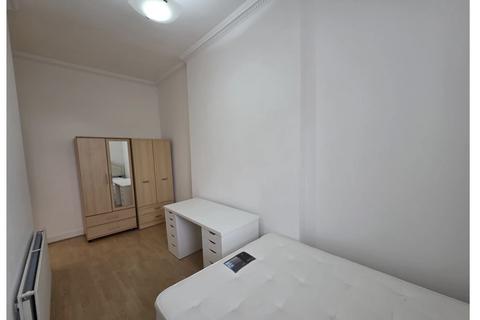 2 bedroom flat to rent, Cambridge Gardens, London W10