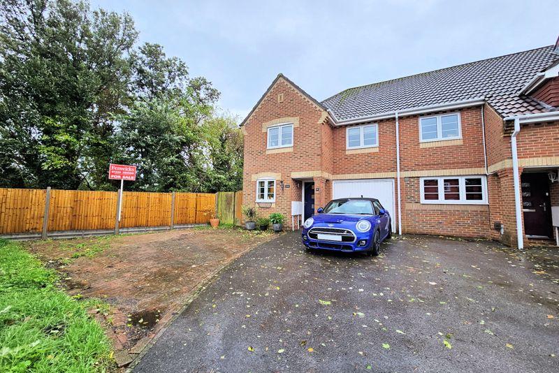 Watersmeet, Fareham PO16 3 bed house £350,000