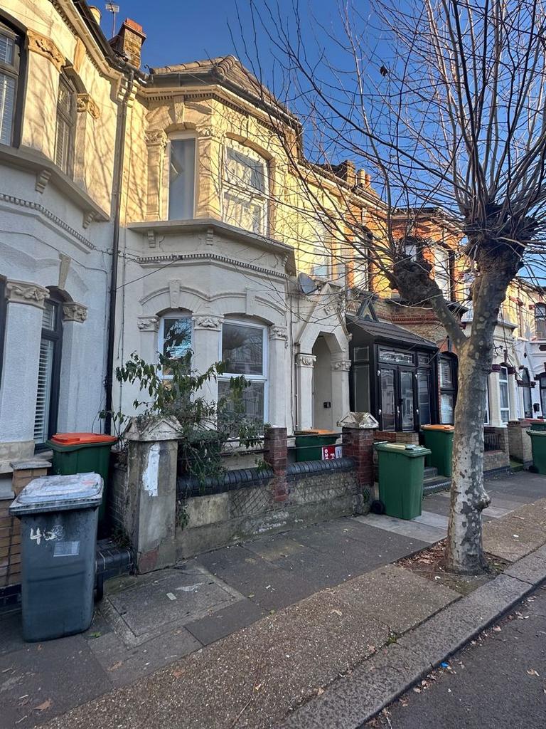 Chaucer Road, Forest Gate, E7 2 bed apartment for sale £325,000
