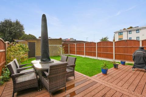 5 bedroom semi-detached house for sale, Vicarage Way, Harrow