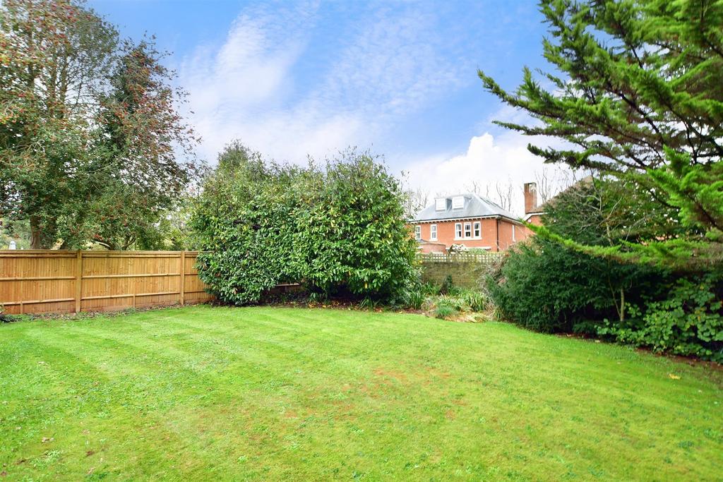 Lavant Road, Chichester, West Sussex 2 bed apartment for sale - £285,000