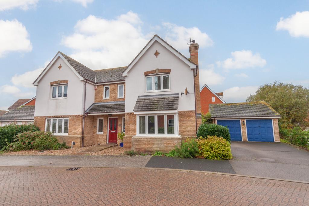 A Substantial Five Bedroom Detached Home In Rendl