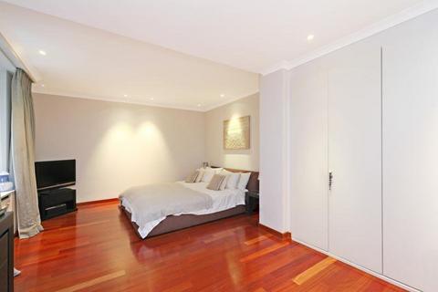 2 bedroom apartment to rent, Park Lane, W1K