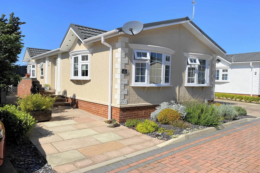 Winfrith Newburgh Dorchester DT2 8GL 2 bed park home for sale £225,000